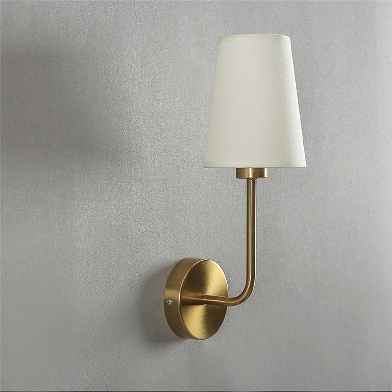Arandela Abajur Minimalista Dourado em Metal e Linho