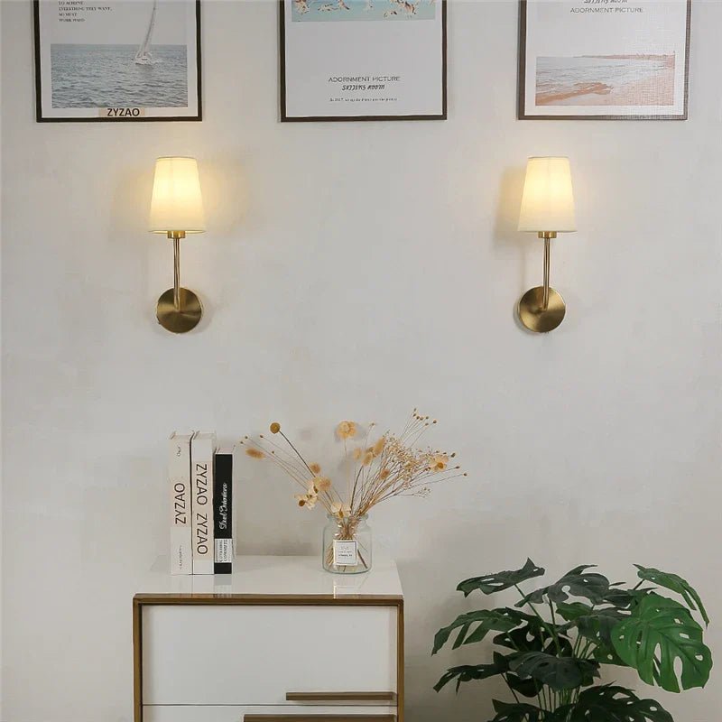 Arandela Abajur Minimalista Dourado em Metal e Linho