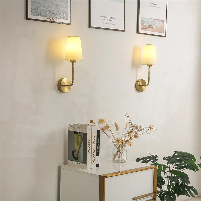 Arandela Abajur Minimalista Dourado em Metal e Linho